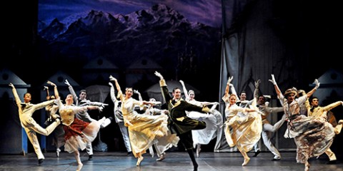 IL LAGO DEI CIGNI - BALLETTO DEL SUD - COREOGRAFIE DI FREDY FRANZUTTI - PH© LUIGI ANGELUCCI